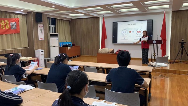 行业背景：学历提升需求旺盛，市场鱼龙混杂